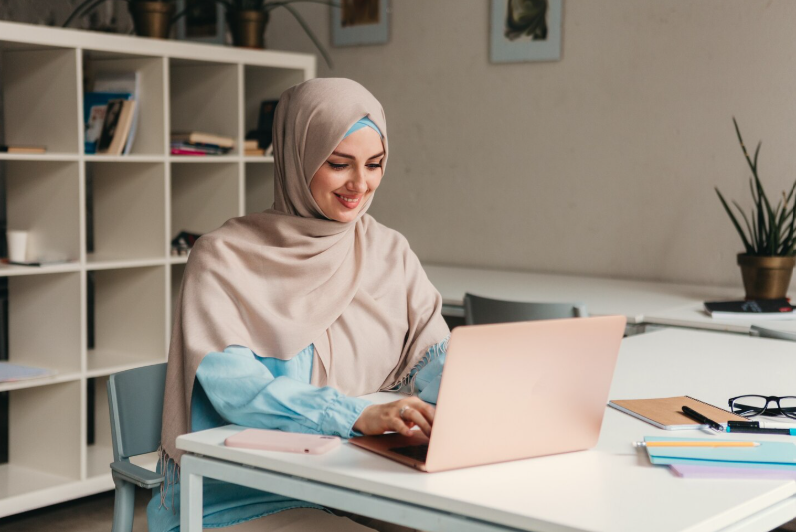 Local Mosque vs 1-on -1 Online Quran Classes: Which Is Best For US Families